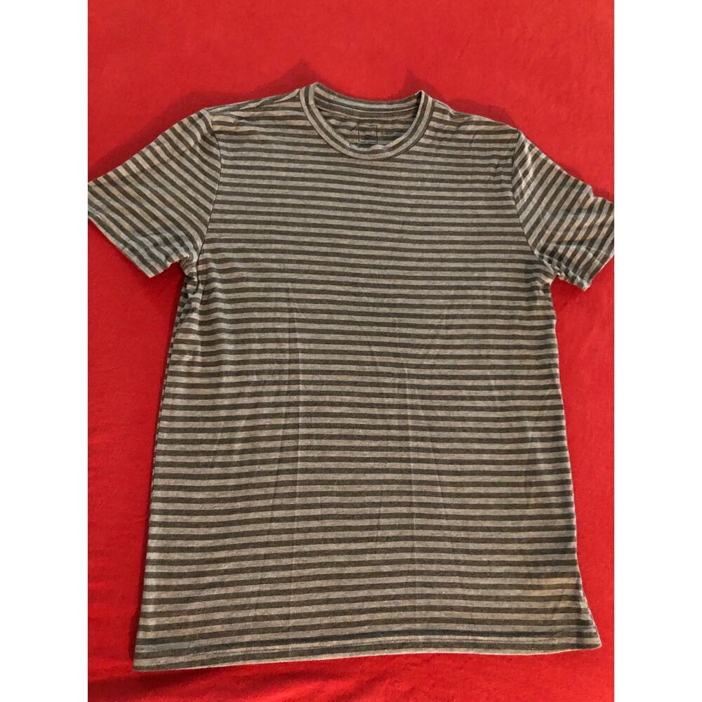 BDG slim fit crew neck striped shirt sleeve t-shirt Size Medium